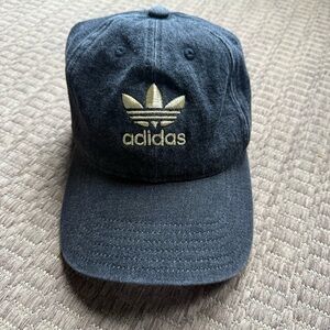 🖤 Adidas Originals Trefoil Dad Hat – Black Gold Embroidered Logo